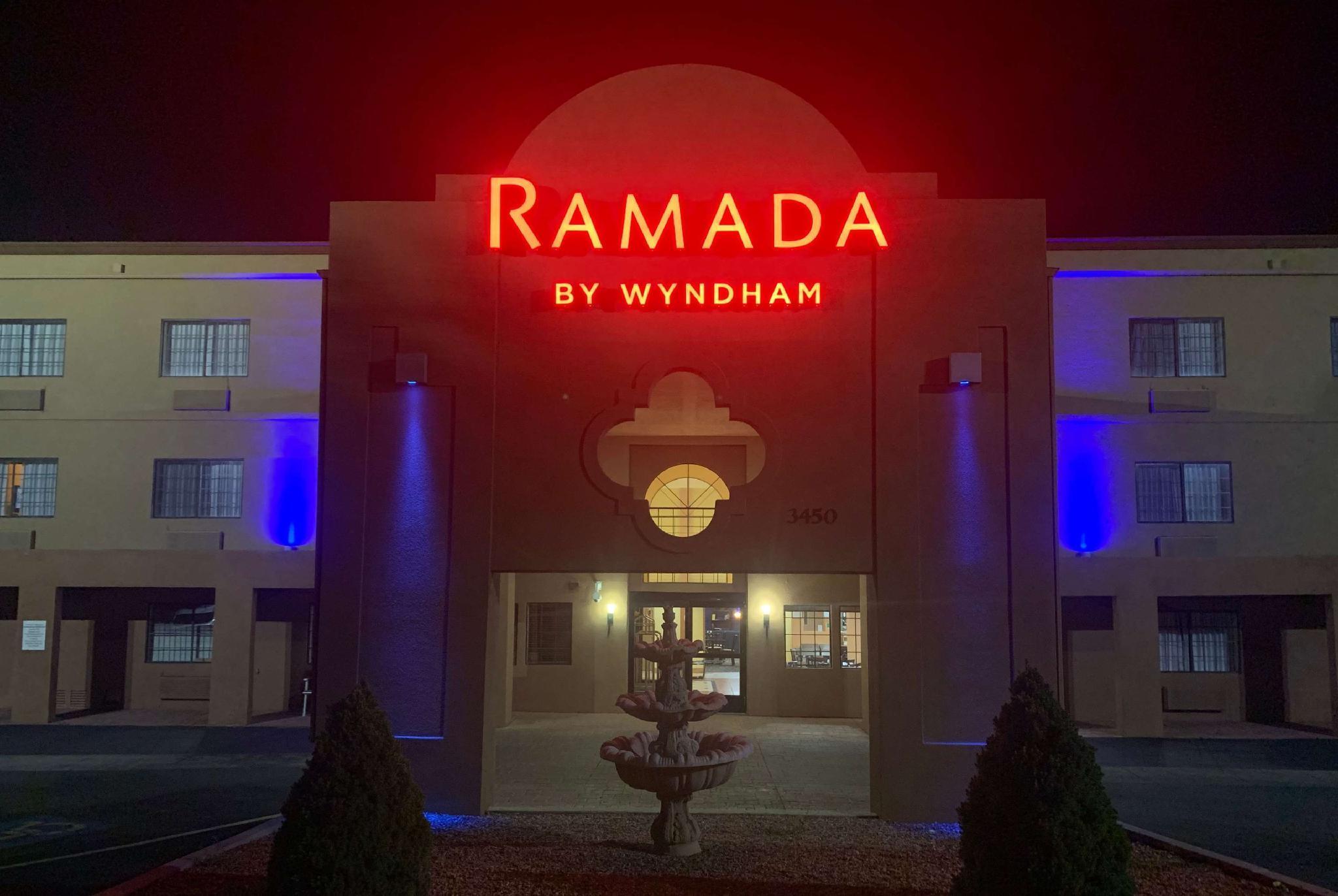 Отель Ramada By Wyndham Санта-Фе Экстерьер фото