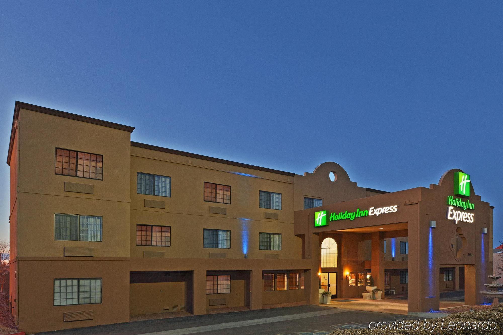 Отель Ramada By Wyndham Санта-Фе Экстерьер фото